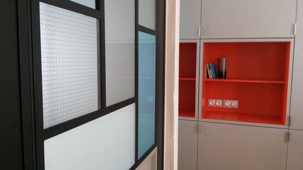 Vue sur la verrière et les niches oranges