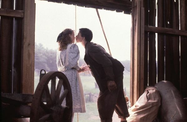 Saison 2 Episode 2 : Un baiser pour Felicity (How kissing was discovered)