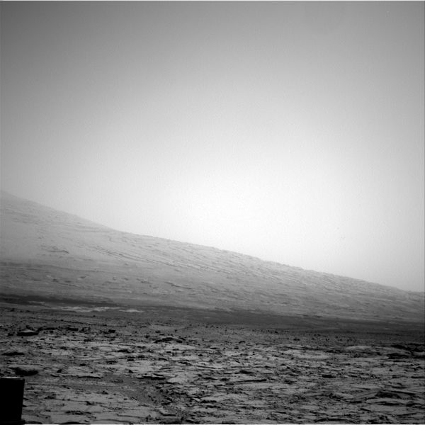 Curiosity sur Mars a photographié cette étrange stucture le 15 mai 2013