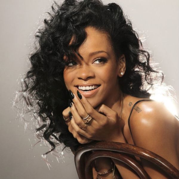 La Chanteuse Rihanna qui croie aux ovnis va partir dans l'espace