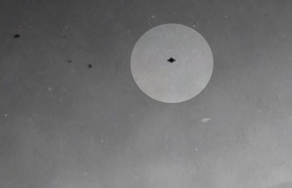 Ovni soucoupe volante pris en photo sur Mars