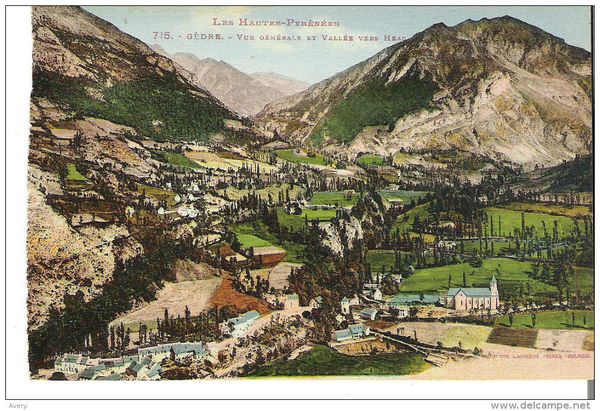 Image : Gédre, vue générale et vallée vers Héas