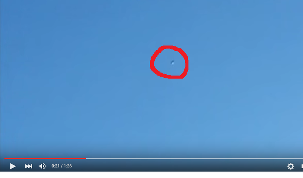 Photo extraite de la vidéo : j'ai entouré en rouge l'ovni...