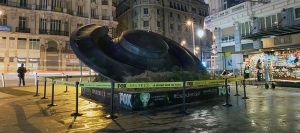 Photo : soucoupe volante installée à Madrid depuis le 22 janvier 2016.