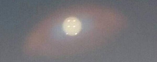 Photo : ovnis à Canzo devant le soleil le 01 mars 2016.