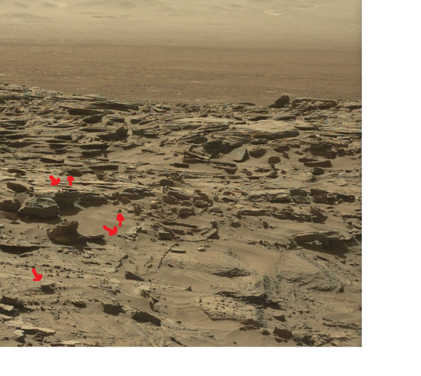 Crédit photo NASA, Curiosity. Etranges formes sur Mars. J'ai fléché ces curieuses formes...