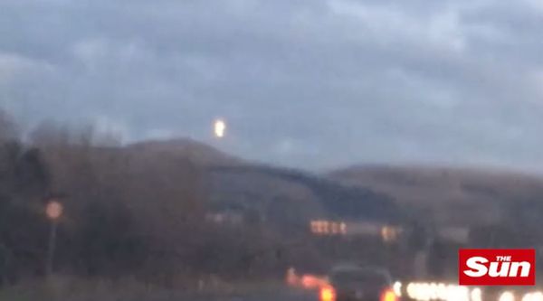Photo extraite de la vidéo : ovnis à Edimbourg, Ecosse, le 09 mars 2016.