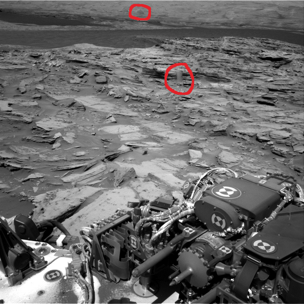 Crédit photo NASA. J'ai entouré en rouge la TOUR. A l'horizon, on distingue comme une pyramide, avec une entrée avec des colonnes.