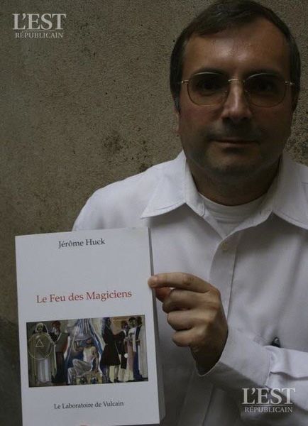 Crédit photo "L'Est Républicain". C'est probablement Jérôme Huck qui présente son livre...