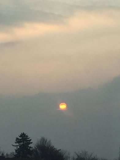 Crédit photo Pénélope. Ovni ou soleil à Genève, le 11 mars 2016, vers les 07 H 50 du matin...