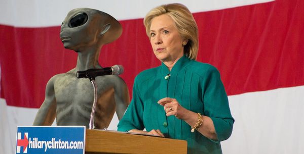 La Vérité dévoilée sur les Ovnis Aliens avec Hillay Clinton et John Podesta