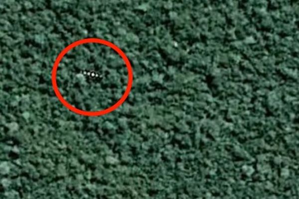 Photo Google Earth : ovni en Amazonie.