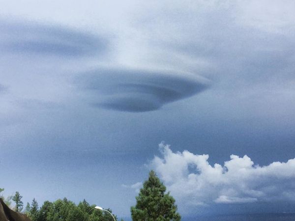 Photo nuage lenticulaire à Tahiti, le 24 avril 2016...