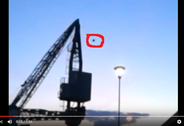 J'ai extrait cette image de la vidéo, montrant l'un des ovnis. C'est à Waterford, en Irelande...