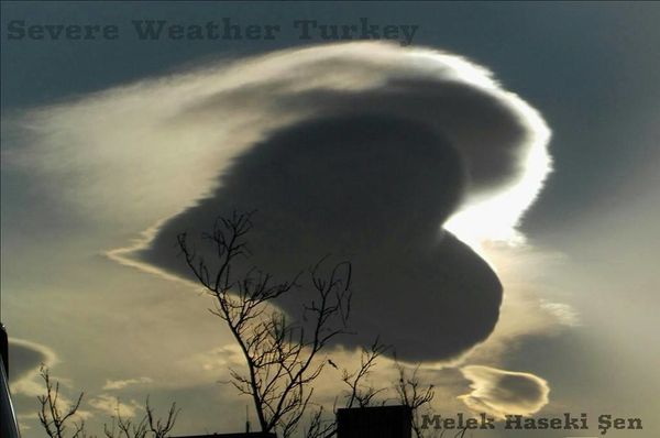 Photo : nuage à Bursa, Turquie, le 13 mai 2016...