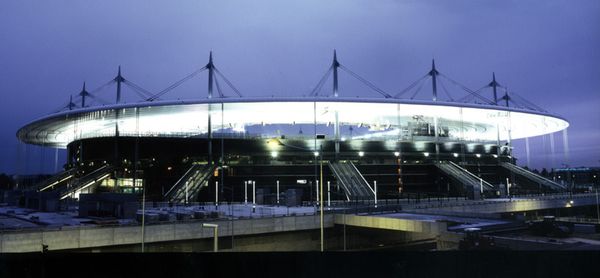 Photo : le bâtiment en forme de "Soucoupe Volante" du Stade de France, à Saint-Denis...