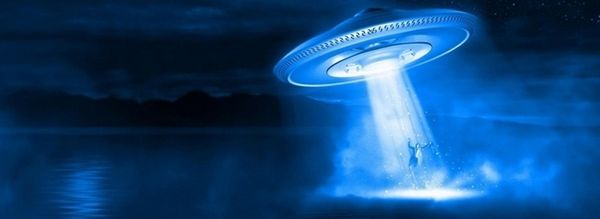 Enorme Ovni bleu à Saranac Lake Etat de New York le 13 mai 2016