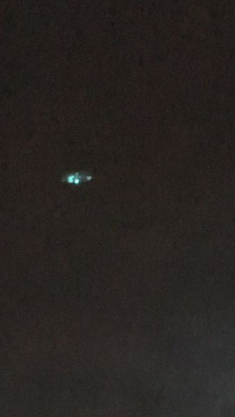 Photo grossie : ovni à Dubaï, le 11 juin 2016...