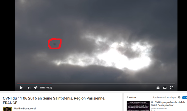 J'ai extrait cette image de la vidéo, et entouré en rouge cet ovni. Il a une forme de sphère noire. C'est ultra ultra rapide ! Ovni en Seine-Saint-Denis, le 11 juin 2016...