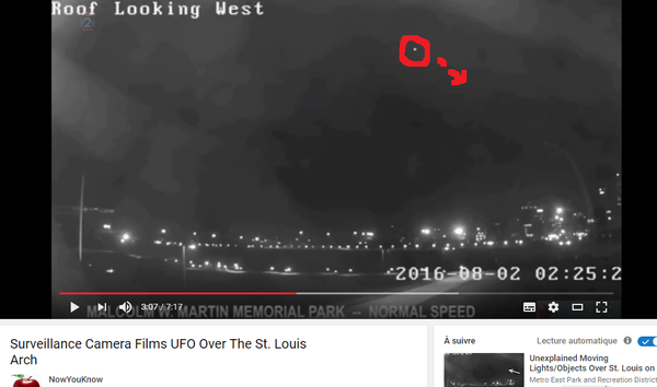 Photo : j'ai extrait cette image de la vidéo, et entouré en rouge cet ovni. Le 02 août 2016, à St Louis...