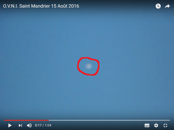 Photo : j'ai extrait cette image de la vidéo, et entouré en rouge l'ovni. A Saint-Mandrier-sur-Mer, le 15 août 2016...