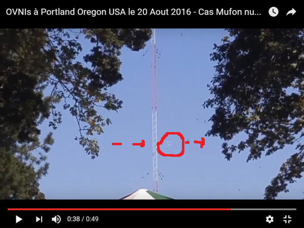 Photo : j'ai extrait cette image de la vidéo, et entouré en rouge ce groupe d'ovnis. A Portland, le 20 août 2016...