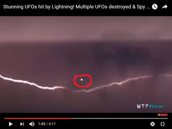 Photo : j'ai extrait cette image de la vidéo, et entouré en rouge l'un des ovnis. En Corse, le 08 septembre 2016...
