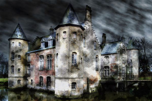Photo : une vue du château de Steenebourg hanté, à Steene...