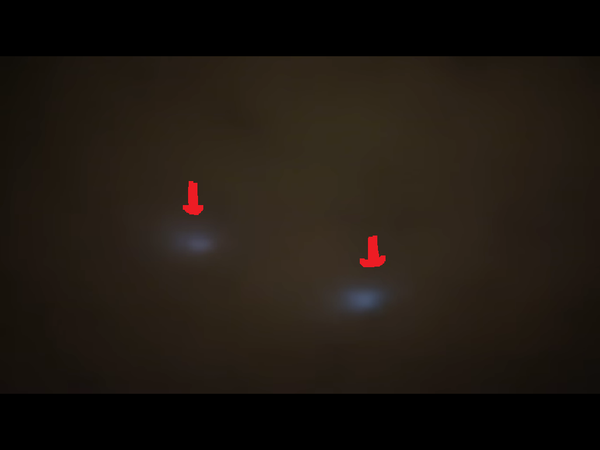 Photo : j'ai extrait cette image de la vidéo, et fléché en rouge ces ovnis. Dans le Derbyshire, Angleterre...