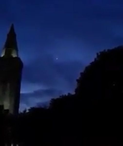 Crédit photo Keiran Farrell et The Sun. Ovni à l'abbaye de Dunfermline, Ecosse, le 04 octobre 2016...