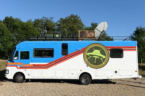Crédit image Mirror.co.uk. Le camping-car des ovnis...
