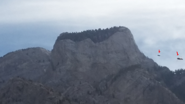Photo : j'ai fléché ces deux ovnis. Au Mont Charleston, Nevada, le 08 octobre 2016...