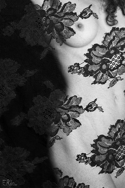 Nu en dentelle