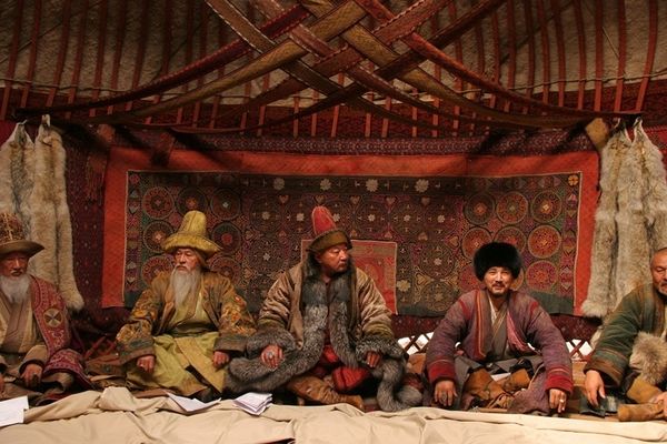 Un cadre de film (une réunion des khans et sultans des Zhuzes)