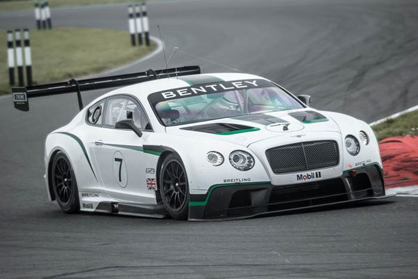 Bentley Continental GT3 prête pour sa première course