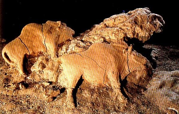 Bisons modelés en argile -Grotte du Tuc-d'audoubert (Ariège) Magdalénien