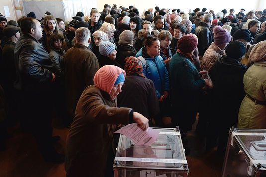 Dans un bureau de vote d'Ilovaïsk, le 2 novembre. | Maria Turchenkova pour "Le Monde"