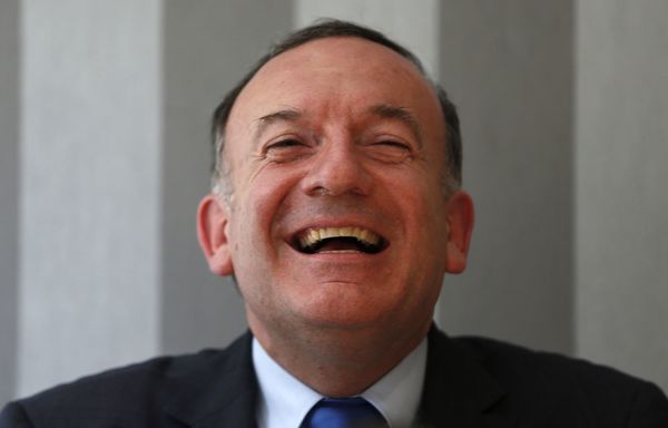 Et pendant ce temps... Pierre Gattaz se marre