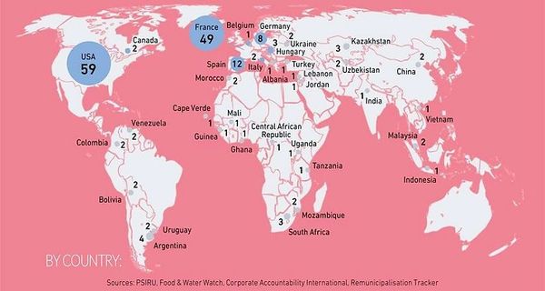 La carte indique le nombre et l'emplacement de villes qui ont repris le contrôle public de l'eau.
