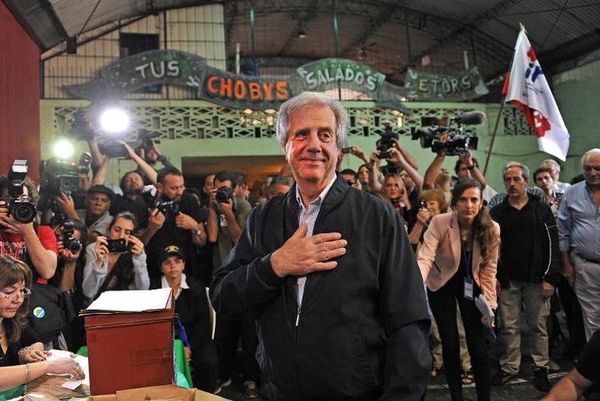 Victoire de Tabaré Vazquez en Uruguay. (Photo Miguel Rojo. AFP)