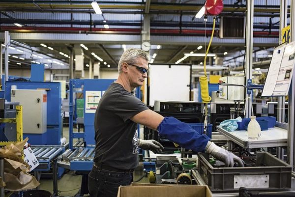 À partir de 2000 et de l’instauration des 35 heures, 2 millions d’emplois ont été créés en cinq ans et le chômage a diminué dans toutes les catégories. Photo : Raphael Fournier/Divergence