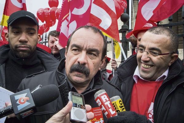 Philippe Martinez, hier, avec les salariés parisiens du commerce. Photo : Pierre Pytkowicz