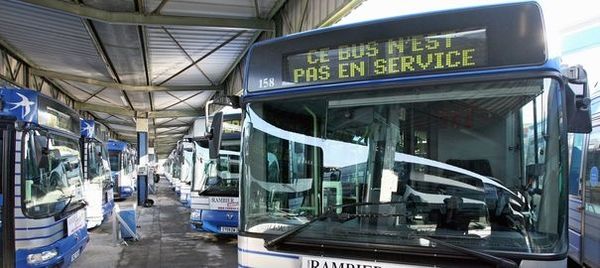Une proposition, qui rappelle la politique de ségrégation jadis mise en place dans les transports américains à l’encontre des Noirs. Photo : Pascal Guyot/AFP
