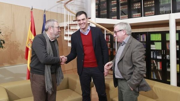 Le leader du PSOE Pedro Sanchez a rencontre les responsables syndicaux Toxo et Mendez des Commissions ouvrières et de l'UGT
