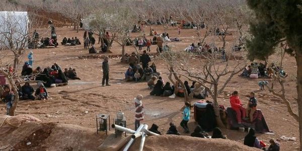 Les Syriens fuient les zones bombardées par les Turcs.