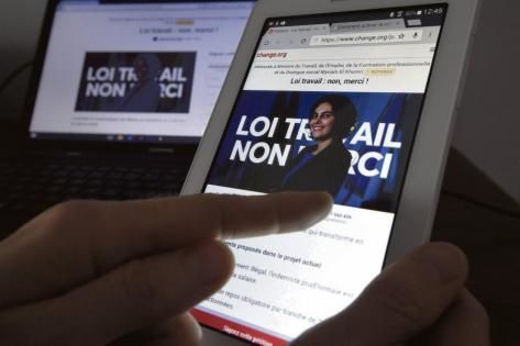 La pétition sur le web contre le projet de loi El khomri a franchi vendredi soir la barre du million de signataires. Photo : Damien Meyer/AFP