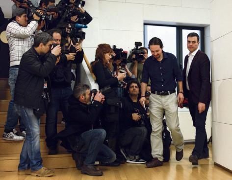 Pedro Sanchez et Pablo Iglesias arrivent mercredi 30 à La Moncloa. REUTERS