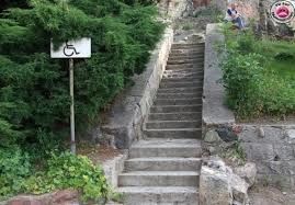 Bientôt, ça va être de la faute des handicapés