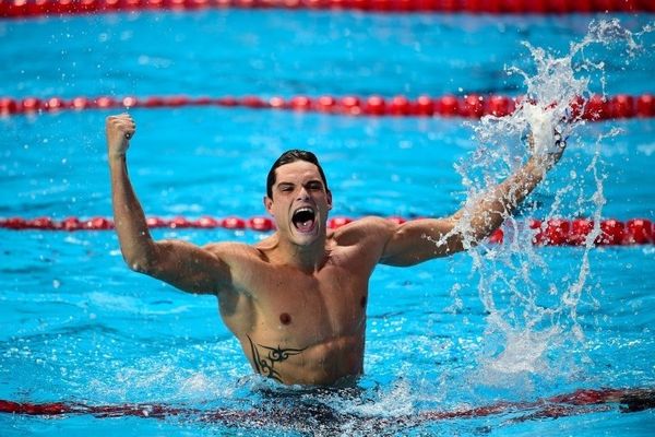 Florent Manaudou, juste après sa victoire sur 50m nage libre aux Mondiaux de Kazan. MARTIN BUREAU / AFP