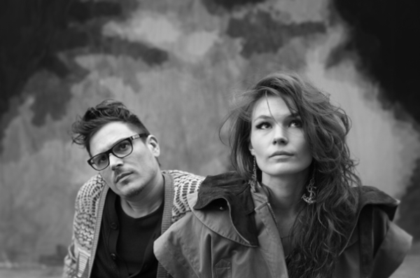 Trois ans d'absence, le duo Franco-Finlandais The Dø signe son grand retour avec le morceau “Keep Your Lips Sealed”Un morceau qui mêle synthés puissants et rythmes quasi-militaires, garde à vous !!! repos !!!